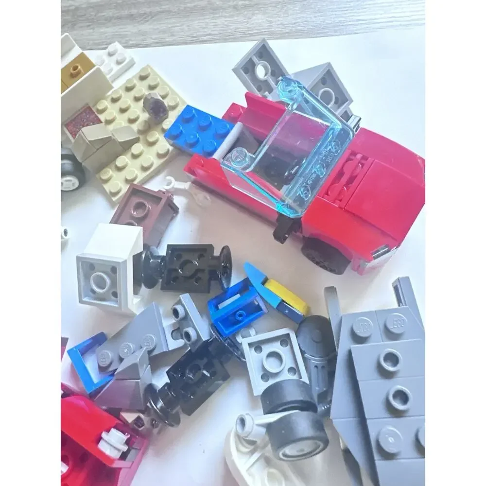 Mixed Lego Mini Figures & Reg. Legos About 50 Pieces L4